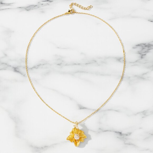 "Maelynn" Gold Floral Necklace - Picture 3 of 3